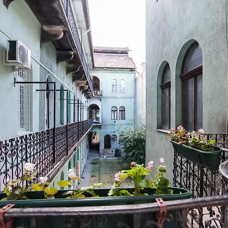 Downtown Synagogue Apartment