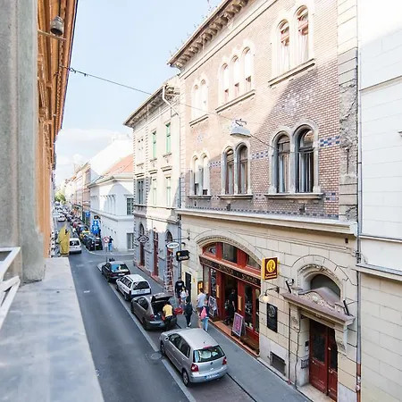 Downtown Synagogue Apartment Budapest