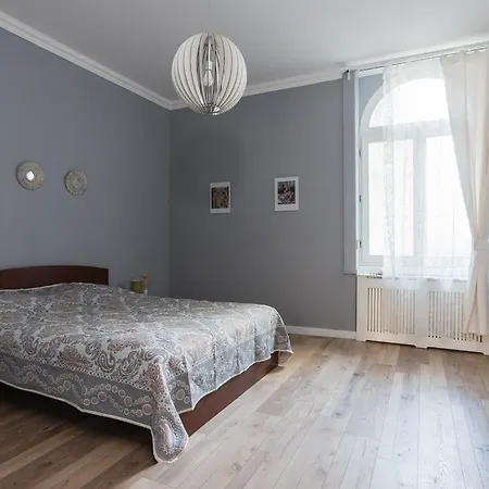 Downtown Synagogue Apartment *