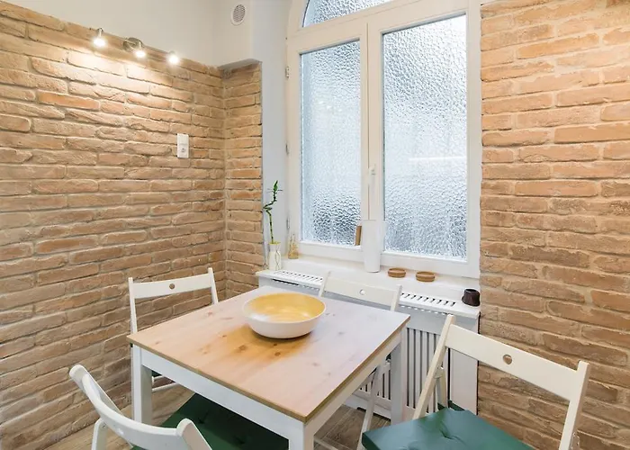 市中心犹太会堂酒店 *